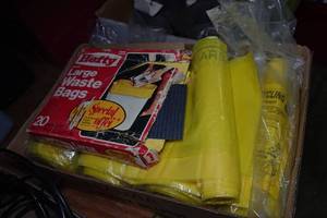 lot 123 image: Hefty Large Waste Bags