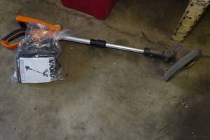 lot 143 image: Worx 2-In-1 Cordless Grass TrimmerEdger