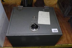 lot 17 image: Tower Combination Floor Safe