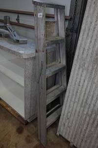 lot 11 image: 5 Aluminum Step Ladder