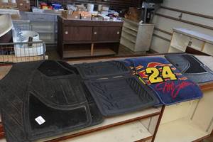 lot 218 image: Assorted Car Mats