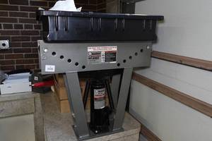 lot 32 image: 16 Ton Hydraulic Pipe Bender
