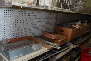 lot 223 image: Shelving Brackets