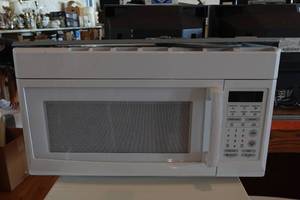 lot 232 image: Over the Range Microwave Oven