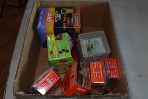 lot 354 image: Assorted Bug Deterrent - Lamp, Candle, Clip-Ons