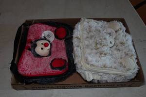 lot 368 image: 2 Plushies Lunch Boxes