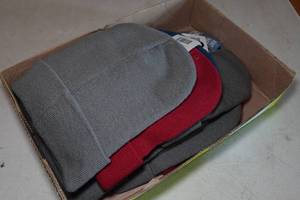 lot 371 image: 8 Knitted Hats
