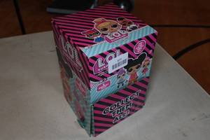 lot 377 image: 8 LOL Surprise Balls in Display Case
