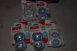 lot 382 image: 5 2-Packs of Nuk Pacifiers