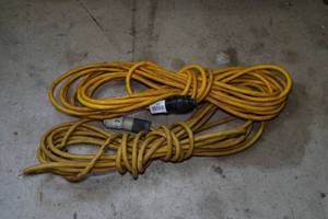 lot 114 image: 2 Extension Cords
