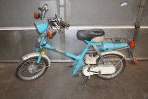 lot 1L image: 1980 Honda Express Moped