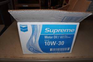 lot 18 image: 12 Quarts Chevron Supreme 10W-30 Motor Oil