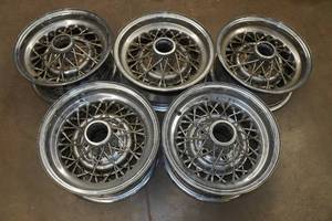 lot 20 image: 5 Kelsey Hayes Chrome Wire Wheels - Buick Skylark