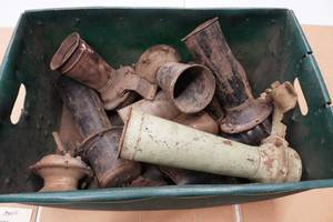 lot 24 image: 1930s and 40s Car Horns