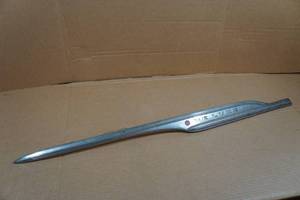 lot 30 image: Chevrolet Deluxe Model Chrome Side Trim