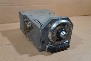 lot 31 image: Early Ford AM Radio