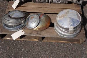 lot 100 image: Assorted Poverty Hub Caps