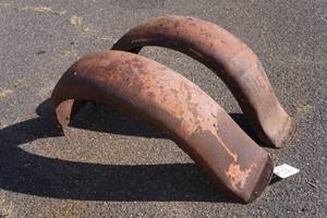 lot 112 image: 1930s GM Truck Rear Fenders