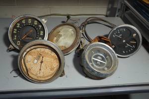 lot 132 image: 1930s and 40s Gauges