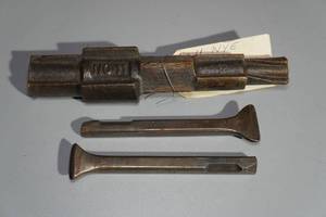 lot 171 image: Nye No 11 and Chisels