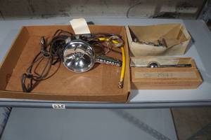 lot 207 image: 12V Worklight and Tools