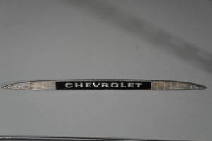 lot 219 image: Chrome 1959-60 Chevrolet Dash Emblem