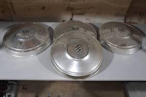 lot 255 image: Set of Buick Hub Caps