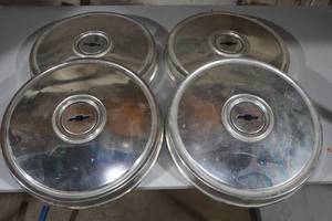lot 259 image: Set of Chevrolet Hub Caps