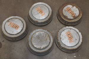 lot 262 image: 1957-61 Ford Truck Hub Caps