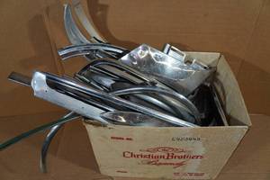 lot 299 image: Assorted 1940s and 50s Automotive Trim