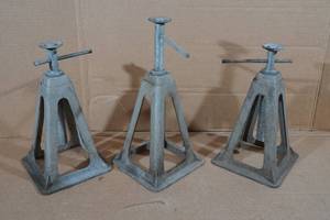 lot 310 image: Screw Type Jack Stands