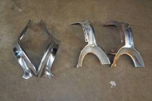 lot 323 image: 1954-55 Oldsmobile Chrome Fender Trim