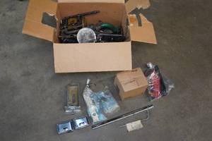 lot 324 image: Assorted Parts - License Plate Frame, Ash Trays, Gauge