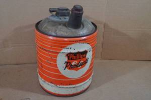 lot 390 image: Phillips 66 Oil Can