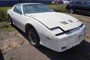 lot 1D image: 1984 Pontiac Firebird Roller
