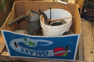 lot 395 image: Vintage Oil Cans