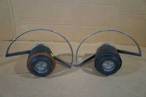 lot 401 image: 1950s Ford Horn Rings