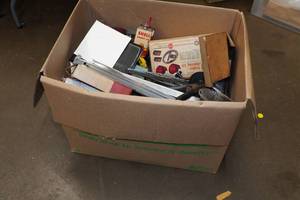 lot 434 image: Assorted Automotive - Oil Cans, Wipers, Trim