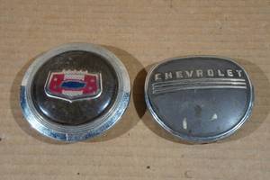 lot 437 image: Chevrolet Horn Buttons - 1940s-50s