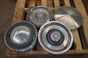lot 443 image: Assorted Hub Caps