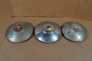 lot 454 image: Chevrolet Hub Caps