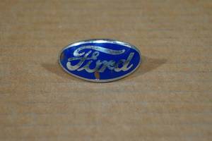 lot 458 image: 1935-36 Ford Enamel Filled Grille Badge