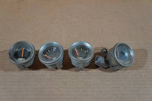 lot 481 image: Set of Matching Gauges - Possible Late 60s IH Scout