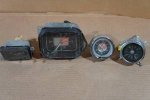 lot 490 image: Dash Mount Clocks
