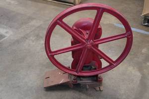 lot 515 image: Antique Cast Iron Press