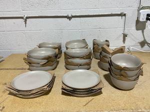 lot 149 image: Lot Of Over And Back Plates And Bowls