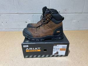 lot 220 image: Ariat Treadfast Work Boots for Men - Brown - 13M