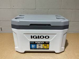 lot 222 image: Igloo Latitude 52 Cooler
