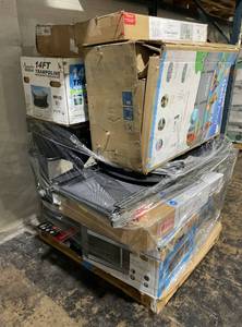 lot 900 image: Wholesale Pallet of Miscellaneous Items