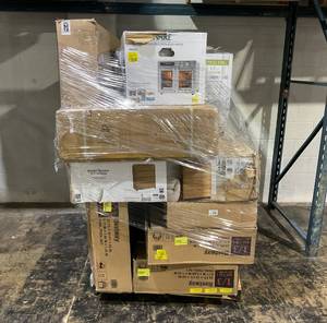 lot 902 image: Wholesale Pallet of Miscellaneous Items